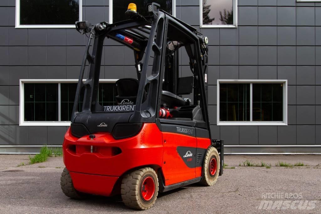 Linde E30-01 Електрически вилични кари-повдигачи