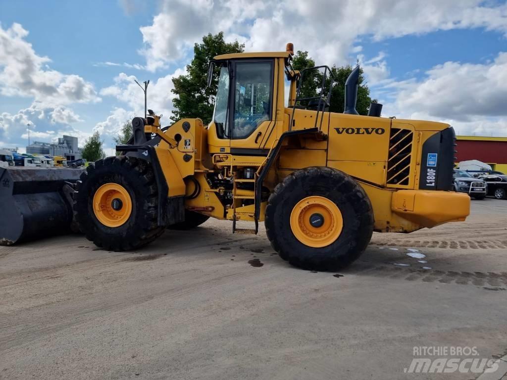 Volvo L 180 F Колесни товарачи