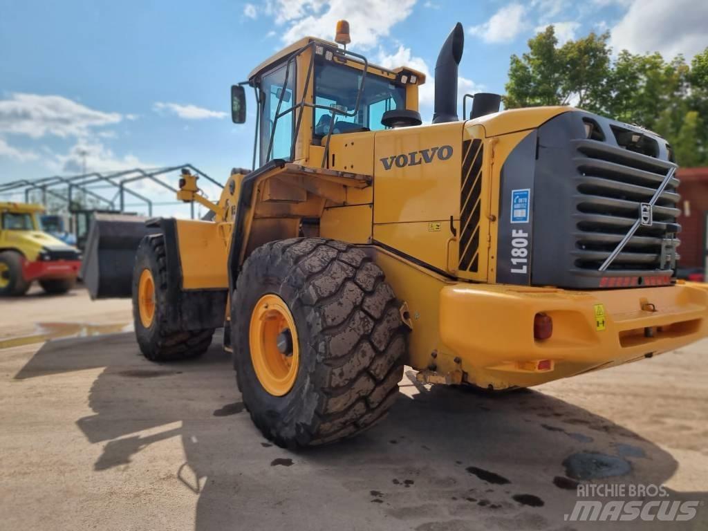 Volvo L 180 F Колесни товарачи