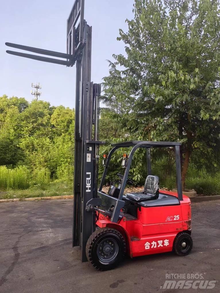 Heli AC 25 Телескопични товарачи