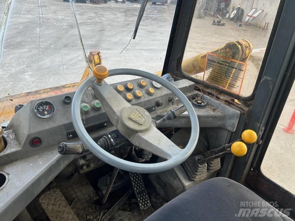 JCB 410 Колесни товарачи