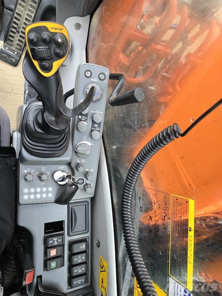 Hitachi ZX 220W-5 Колесни екскаватори