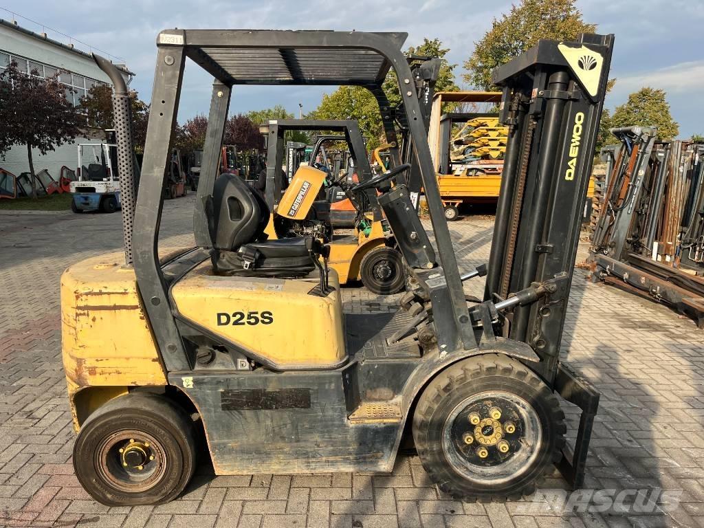 Daewoo D25S3 V-2311 Дизелови камиони