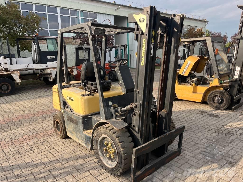 Daewoo D25S3 V-2311 Дизелови камиони