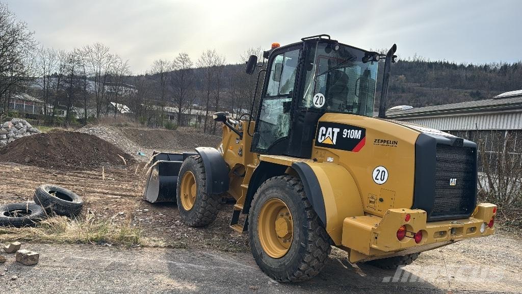 CAT 910M Колесни товарачи