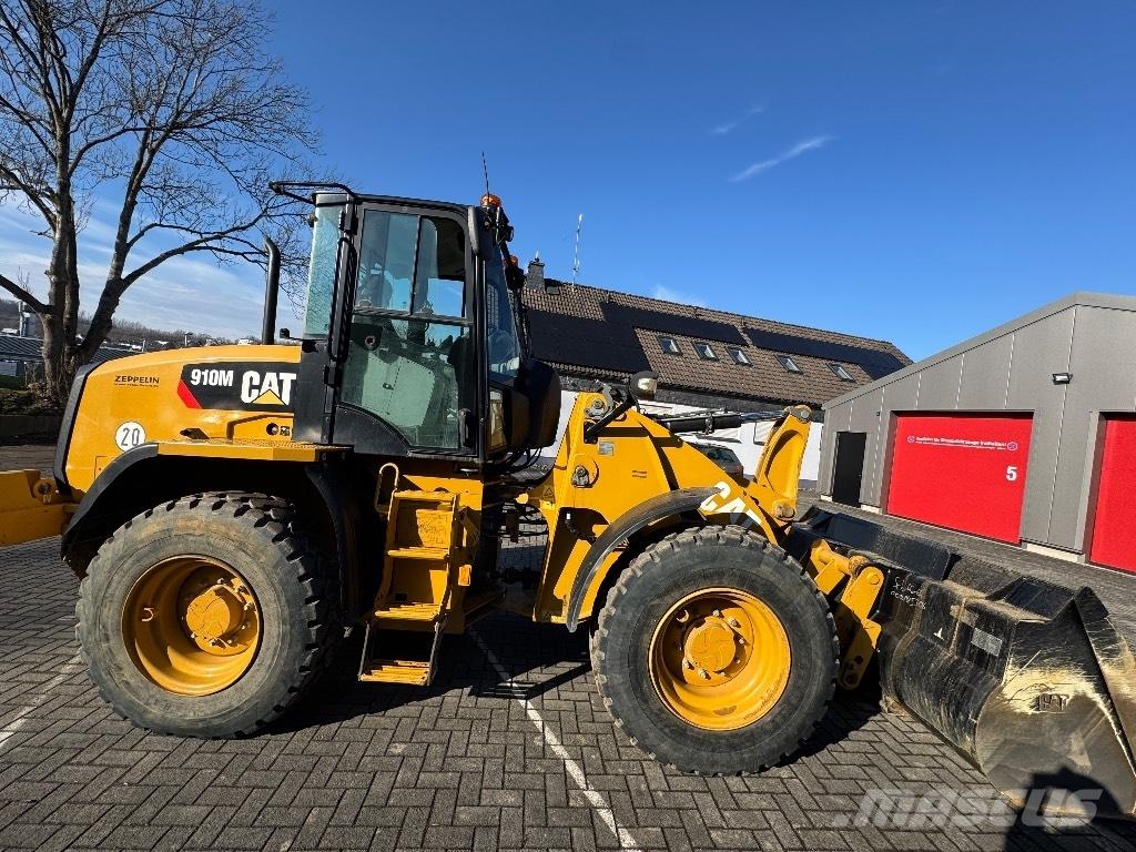 CAT 910M Колесни товарачи