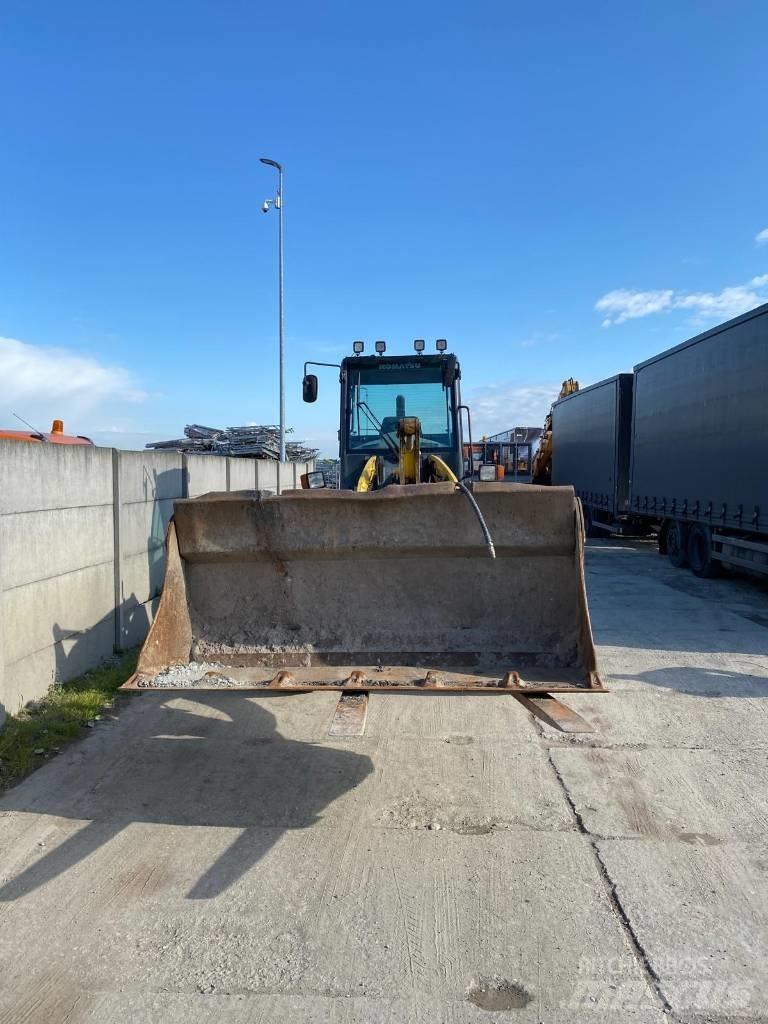 Komatsu WA 100 M-5 Колесни товарачи