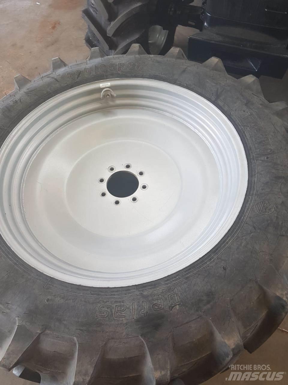Petlas 380/85R38 Колелета/Гуми