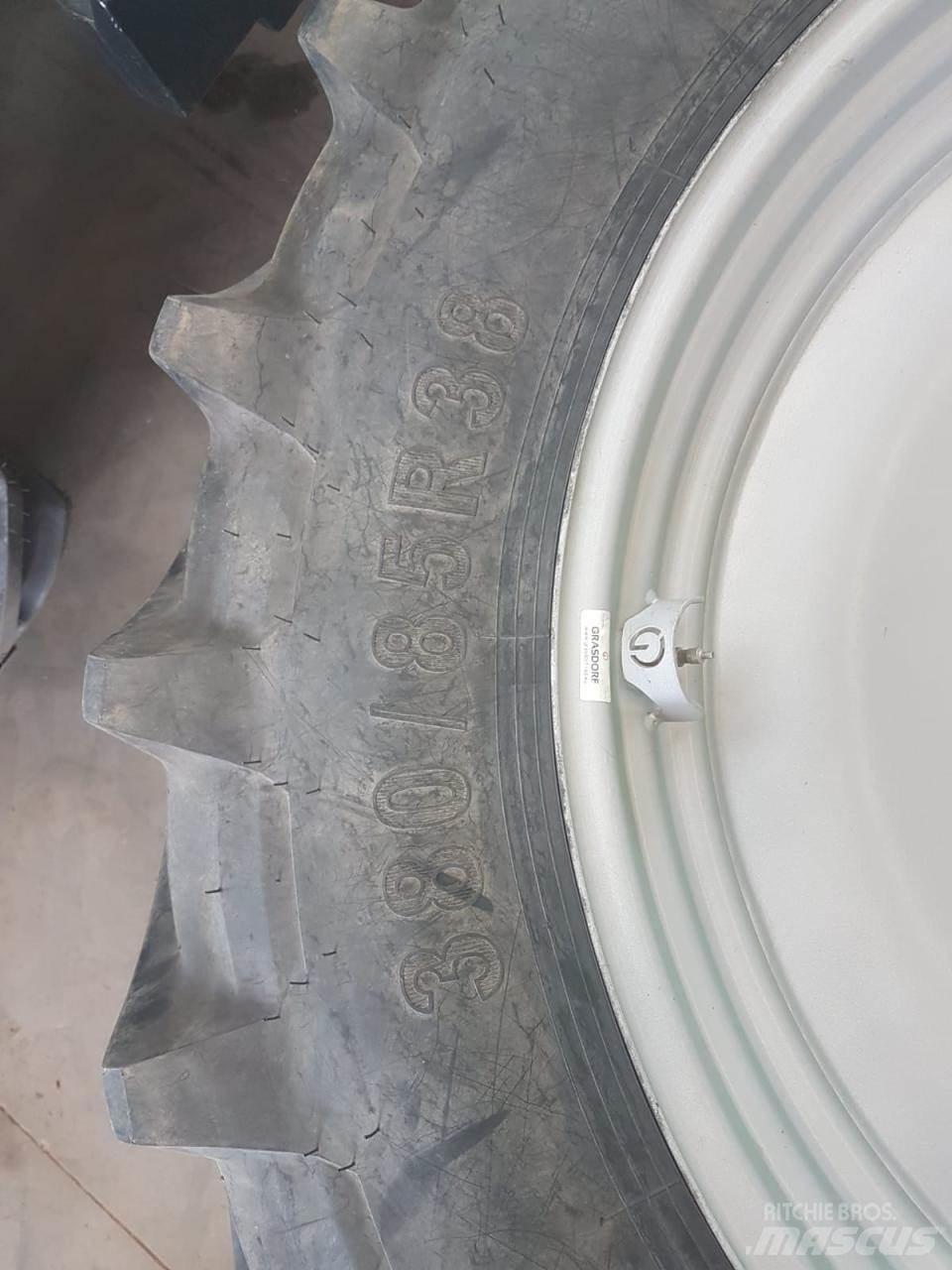 Petlas 380/85R38 Колелета/Гуми