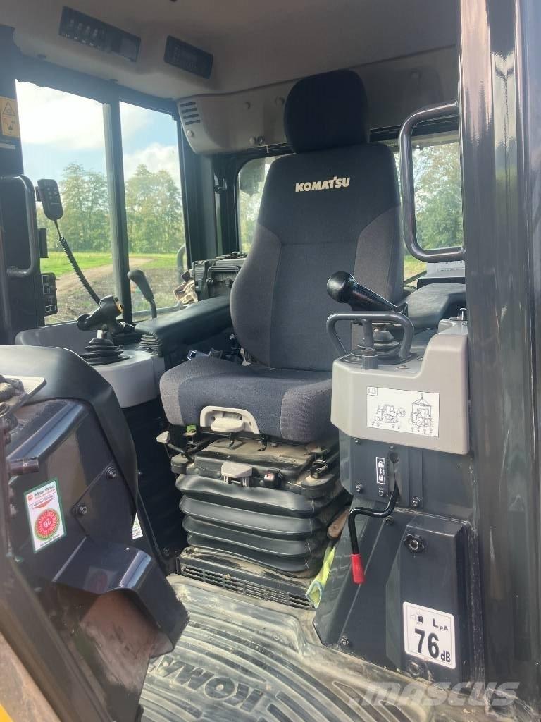 Komatsu D51PXi - 24 Верижни булдозери
