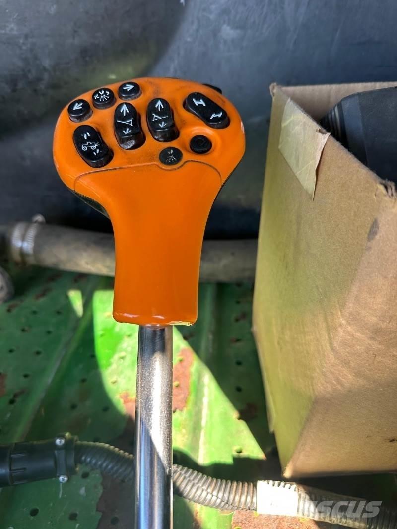 John Deere R952 i Прикачни пръскачки
