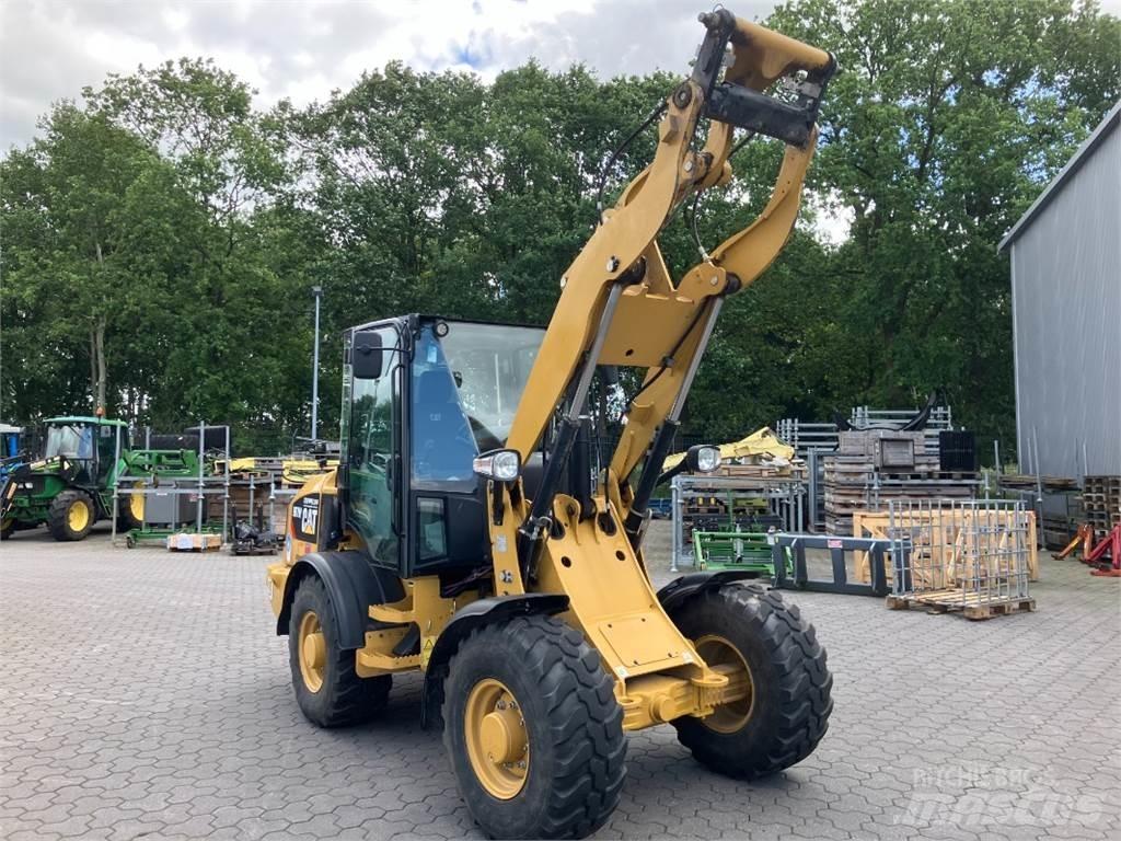 CAT 907 Колесни товарачи