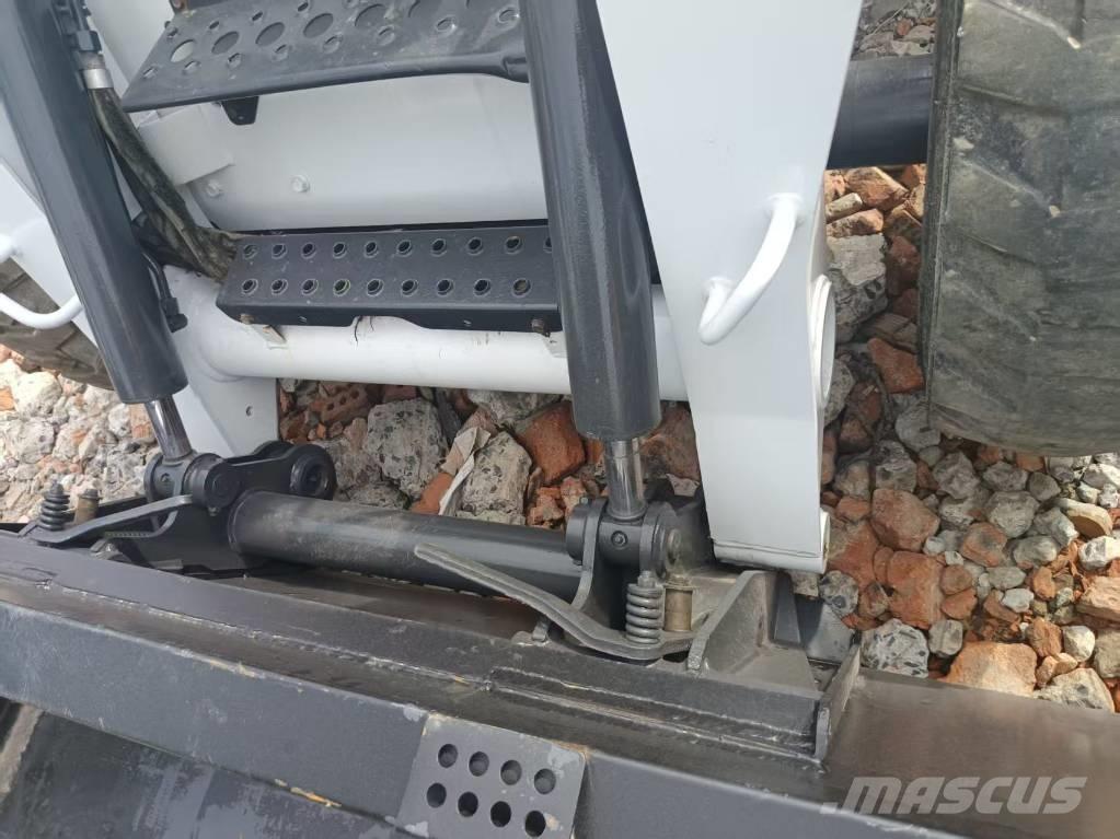 Bobcat S 220 Мини товарачи
