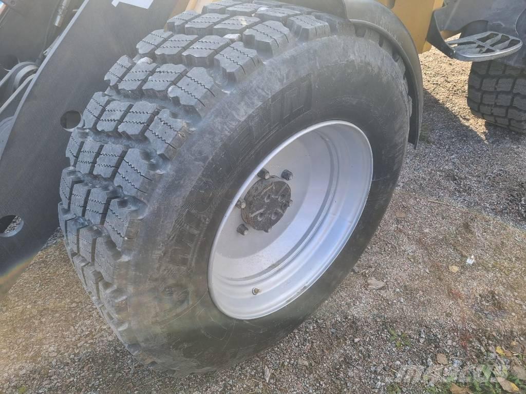 Volvo L25F Мини товарачи
