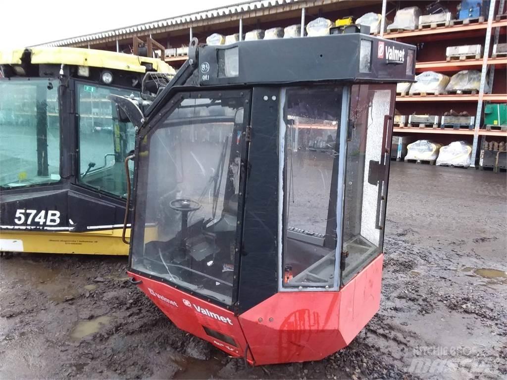 Valmet 911.1 Кабина