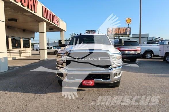 RAM 3500 HD Бордови