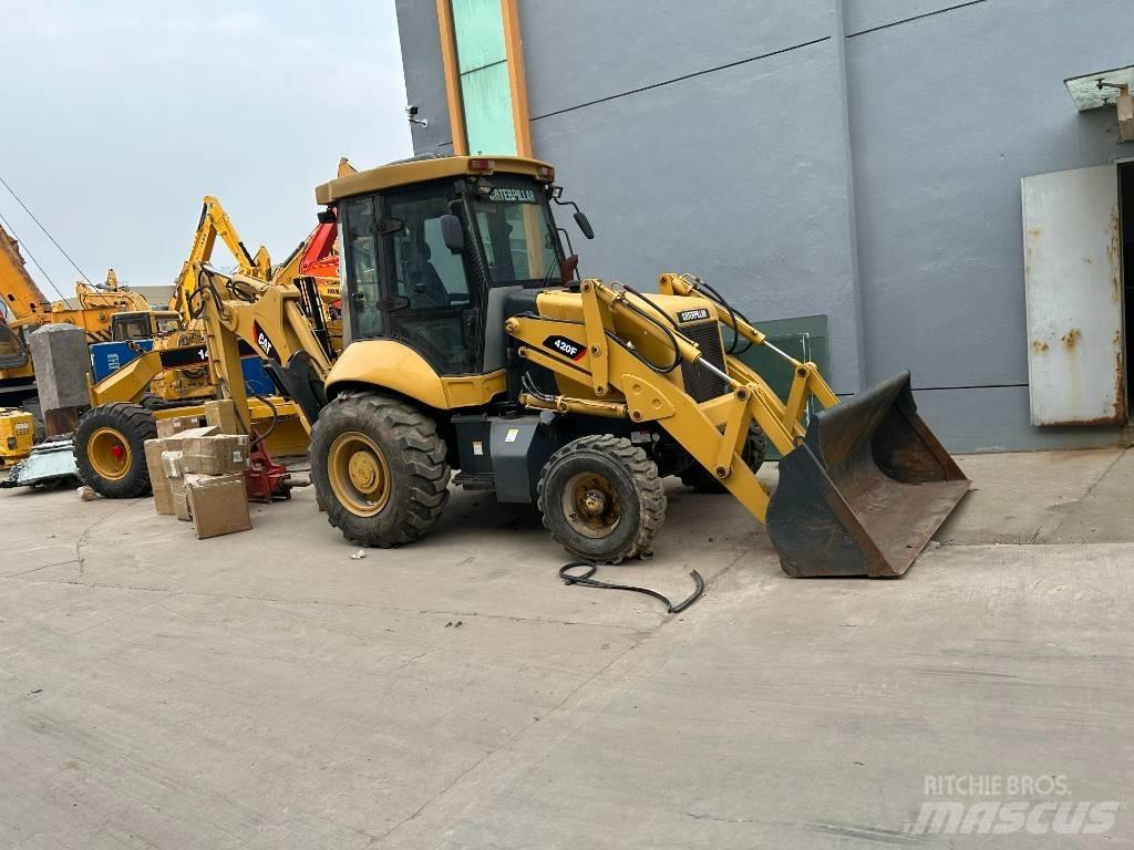 CAT 420 F Товарач със заден ексватор