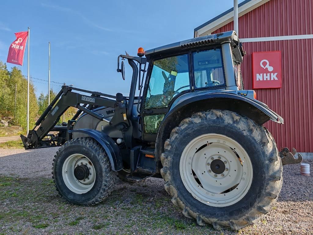 Valtra M 130 Трактори