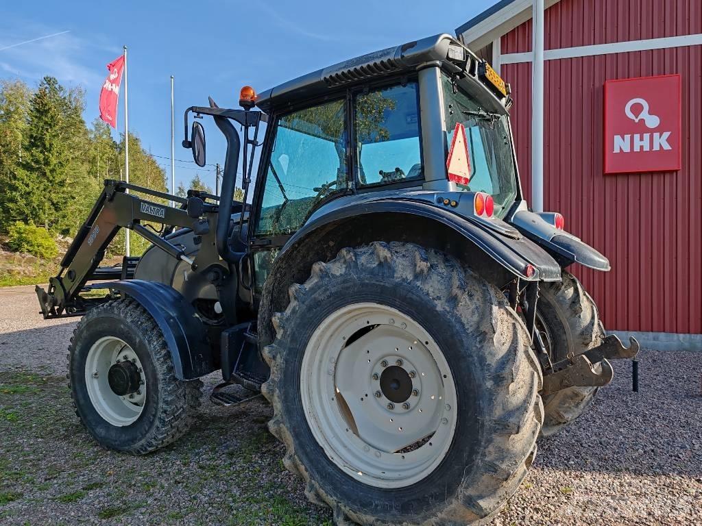 Valtra M 130 Трактори