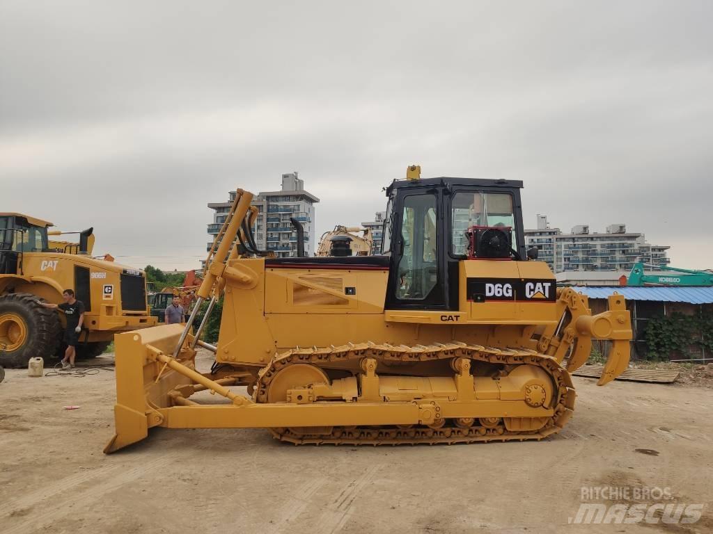 CAT D 6 G Верижни булдозери
