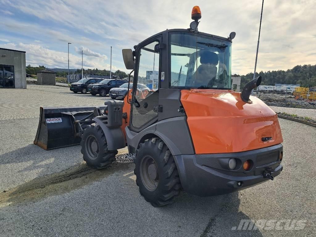 Hitachi ZW 75 Колесни товарачи