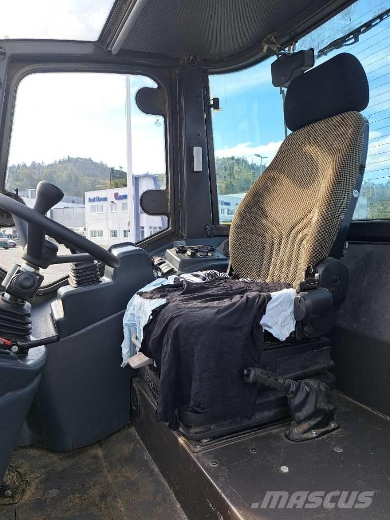 Hitachi ZW 75 Колесни товарачи