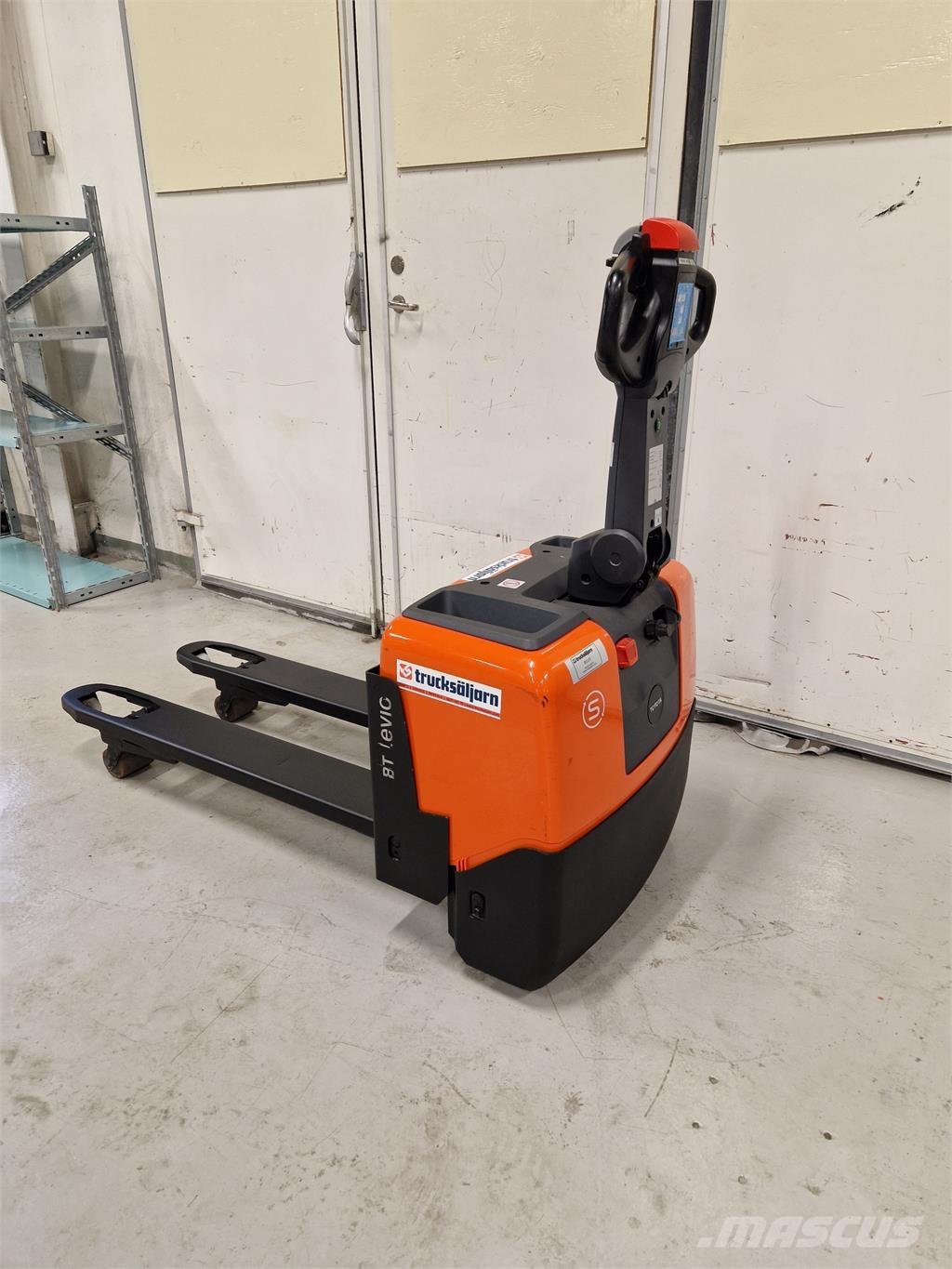 Toyota LWE130 Колички високоповдигачи с теглич