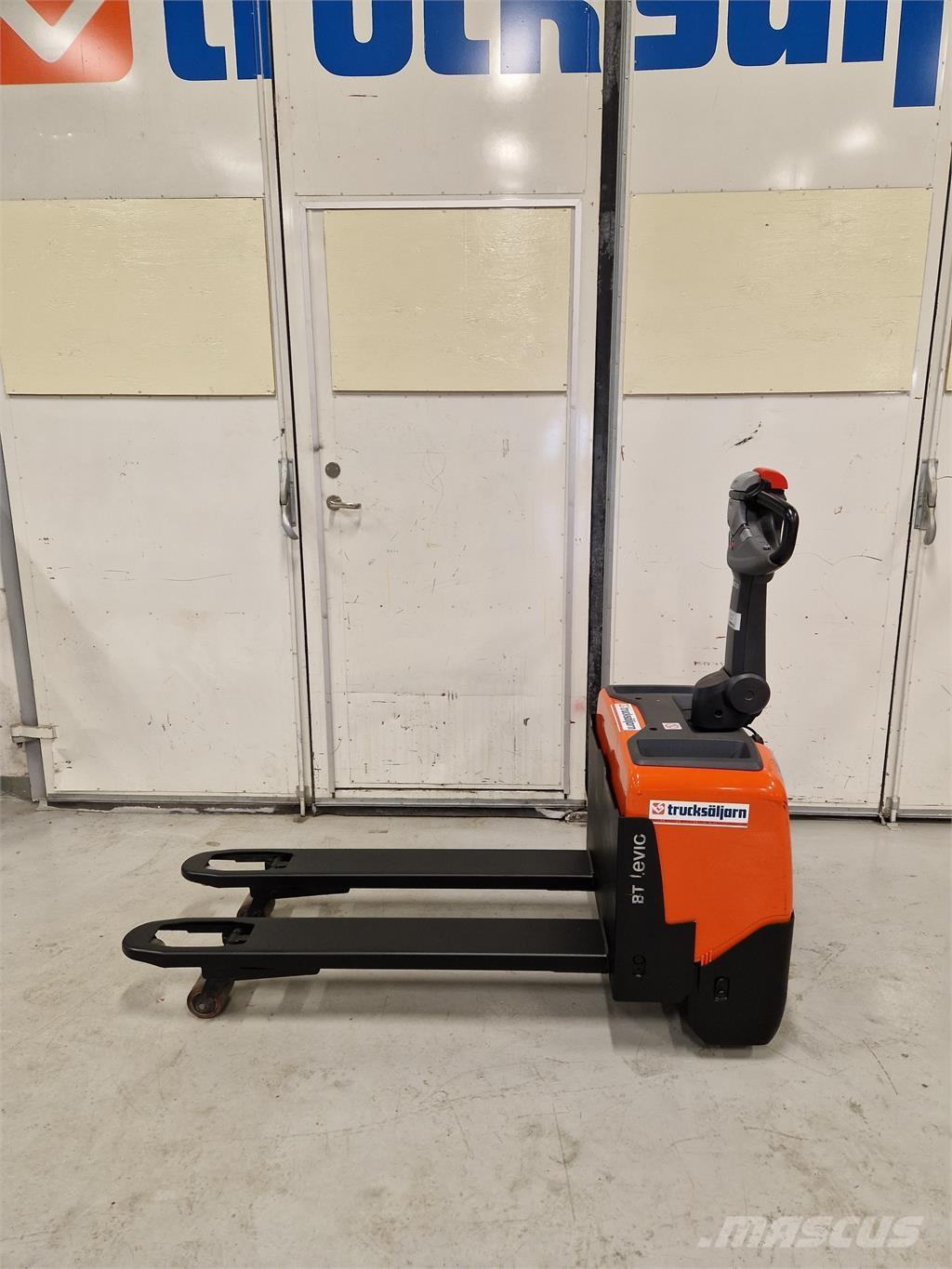 Toyota LWE130 Колички високоповдигачи с теглич