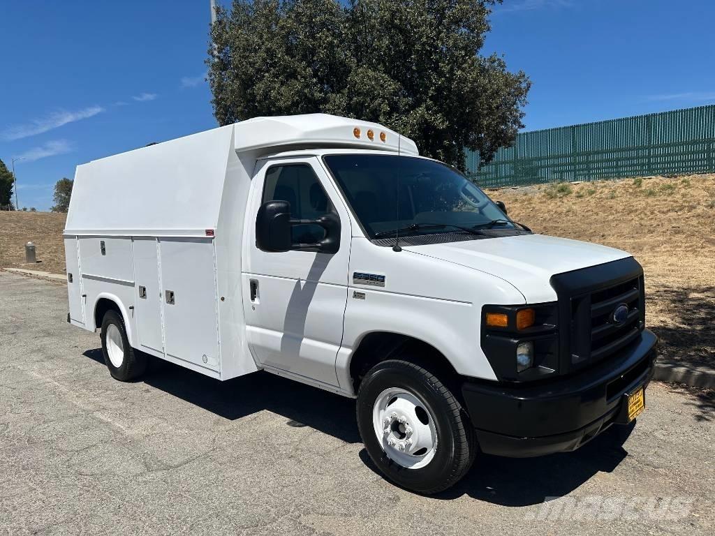 Ford Econoline E-350 Пикапи