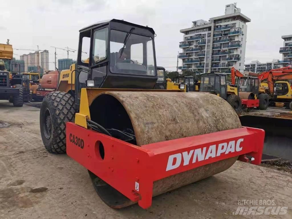 Dynapac CA 30 D Еднобарабанни ролки
