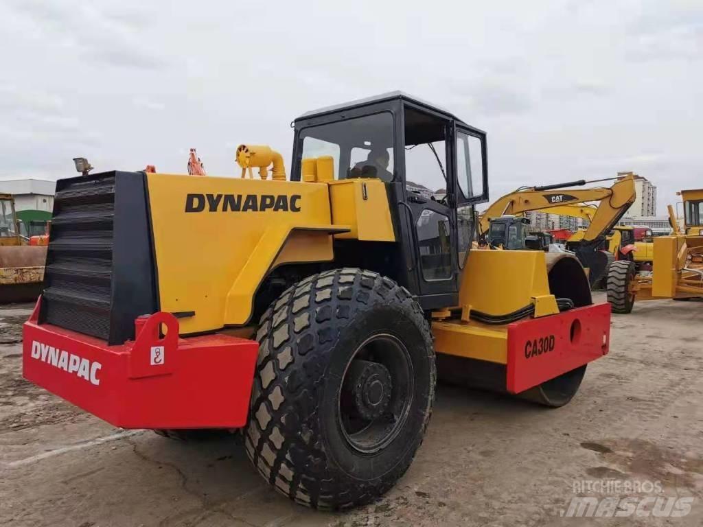 Dynapac CA 30 D Еднобарабанни ролки

