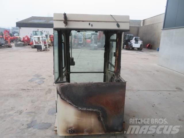 Schaeff HML 22 Кабина