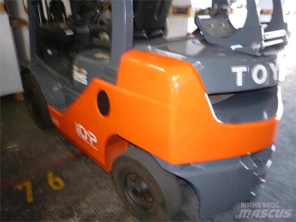 Toyota 02-8FGF25 Камиони с АГУ