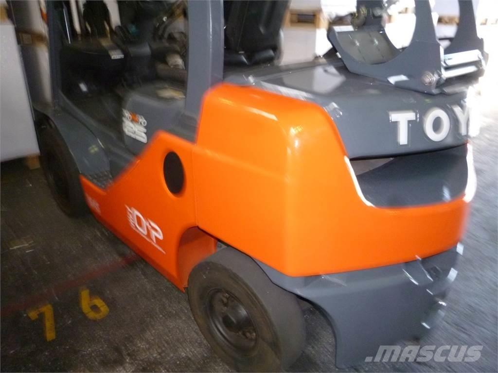 Toyota 02-8FGF25 Камиони с АГУ