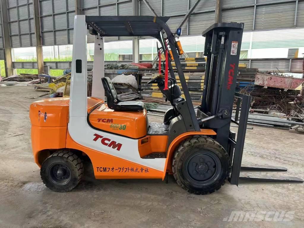 TCM FD 30 Дизелови камиони