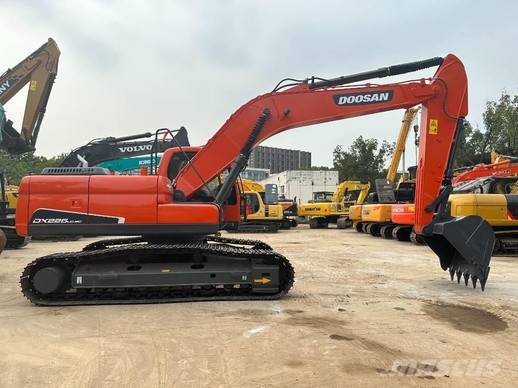 Doosan DX 225 LC-9 Верижен екскаватор