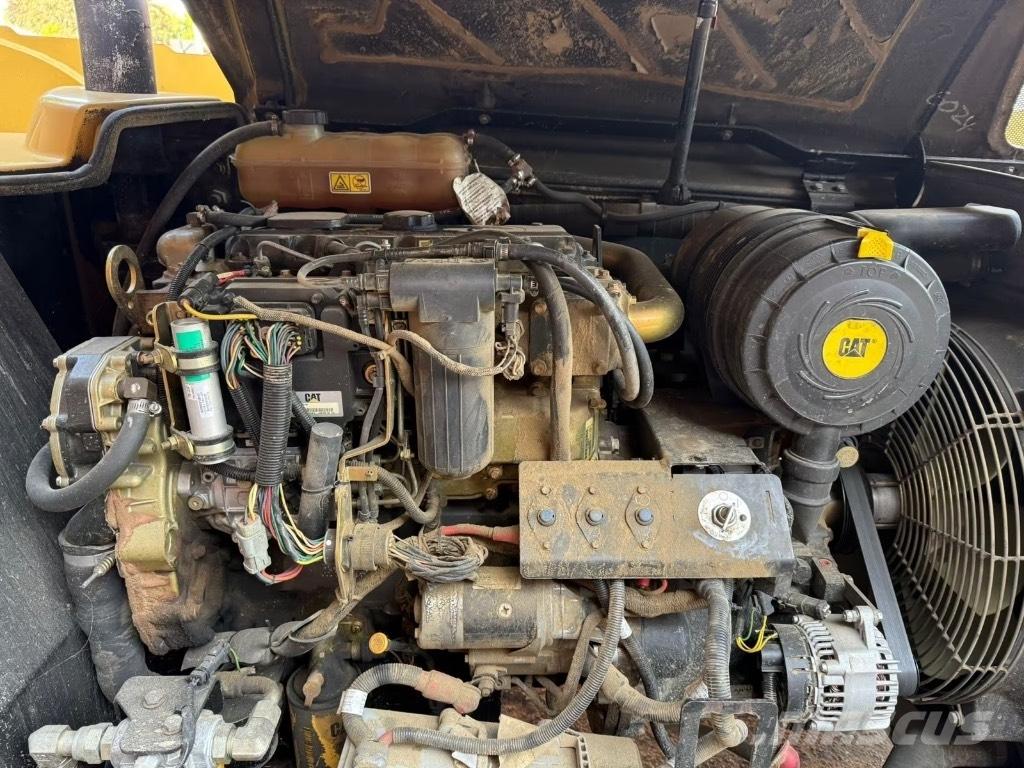 CAT TH 330 B Телескопични товарачи