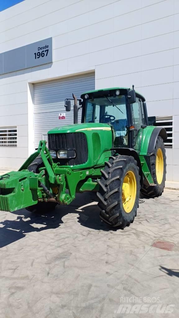 John Deere 6820 Трактори