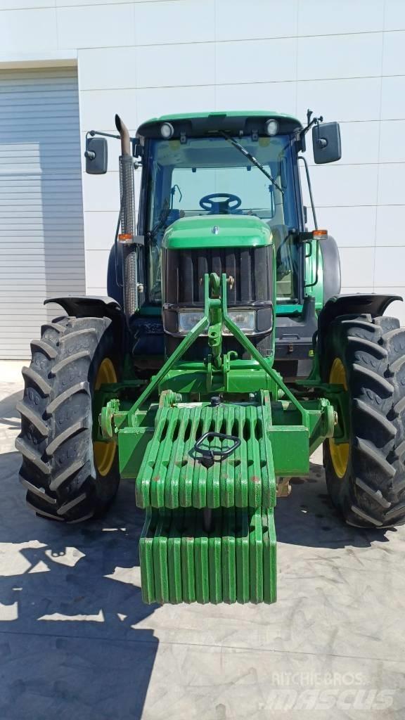 John Deere 6820 Трактори