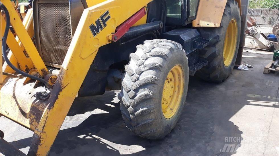 Fermec 860 Товарач със заден ексватор