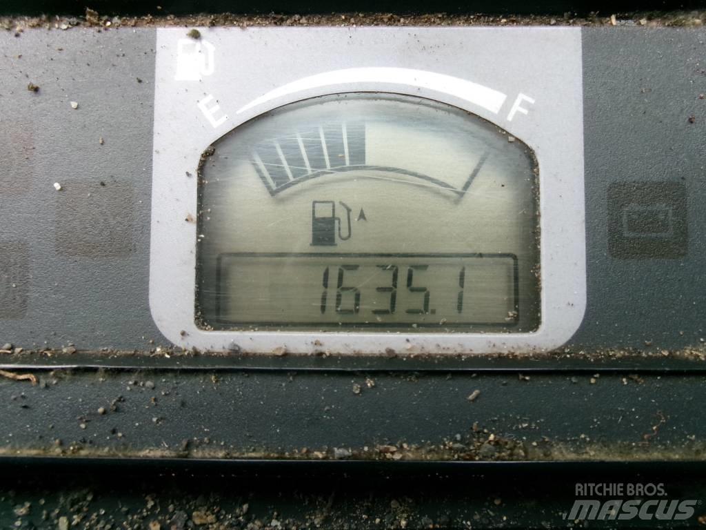 Hitachi 26U Мини екскаватори < 7 т