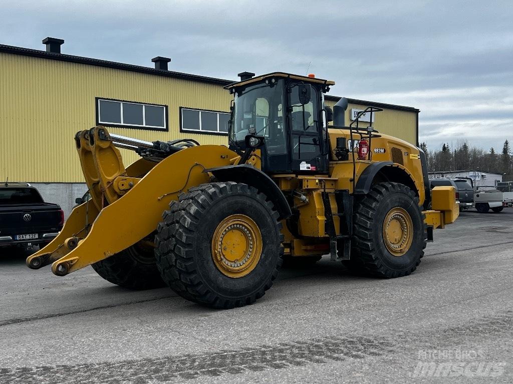 CAT 982 M Колесни товарачи