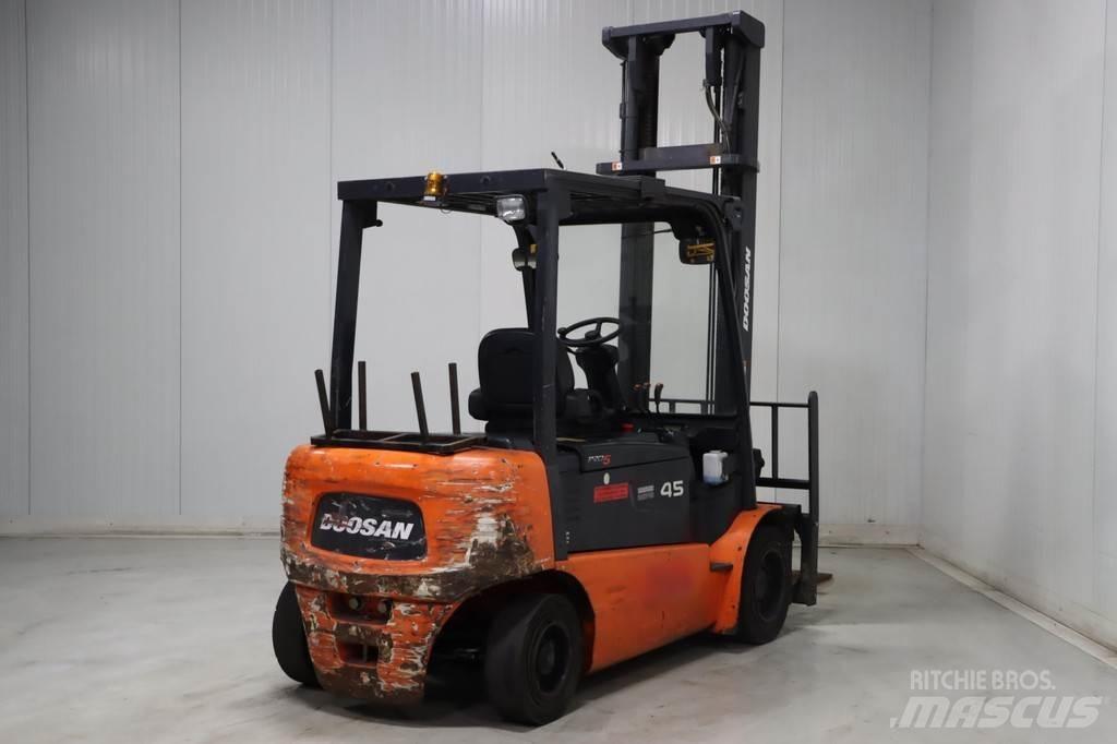 Doosan B45X-5 Електрически вилични кари-повдигачи