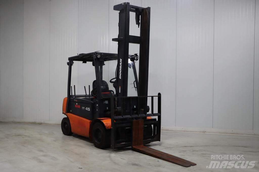 Doosan B45X-5 Електрически вилични кари-повдигачи