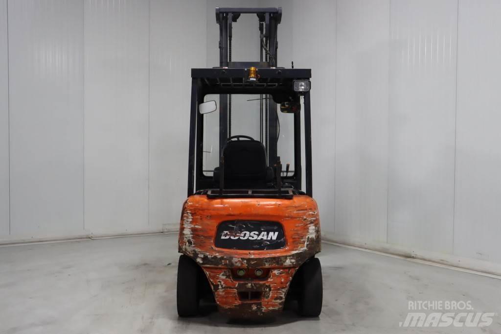 Doosan B45X-5 Електрически вилични кари-повдигачи