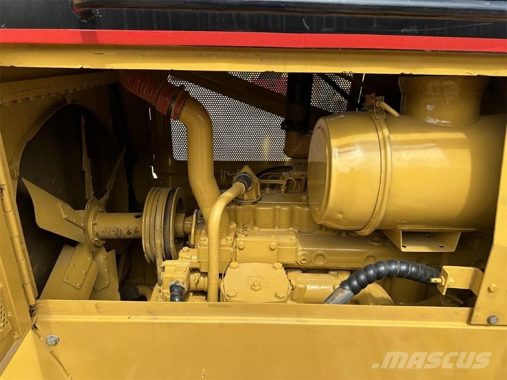 CAT D 6 G Верижни булдозери
