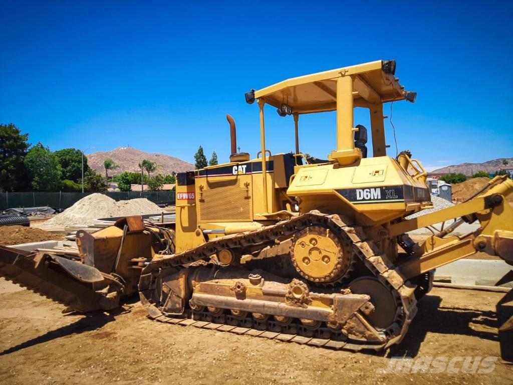 CAT D 6 M XL Верижни булдозери
