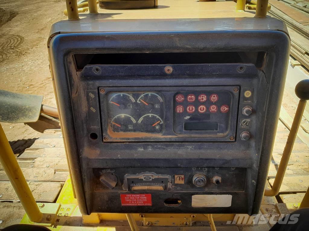 CAT D 6 M XL Верижни булдозери
