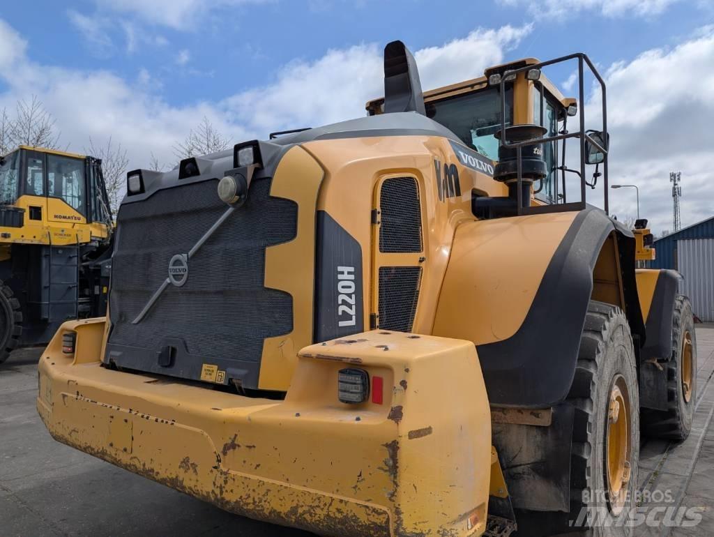 Volvo L 220 H Колесни товарачи