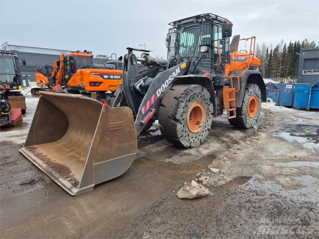 Develon DL320-7 Колесни товарачи